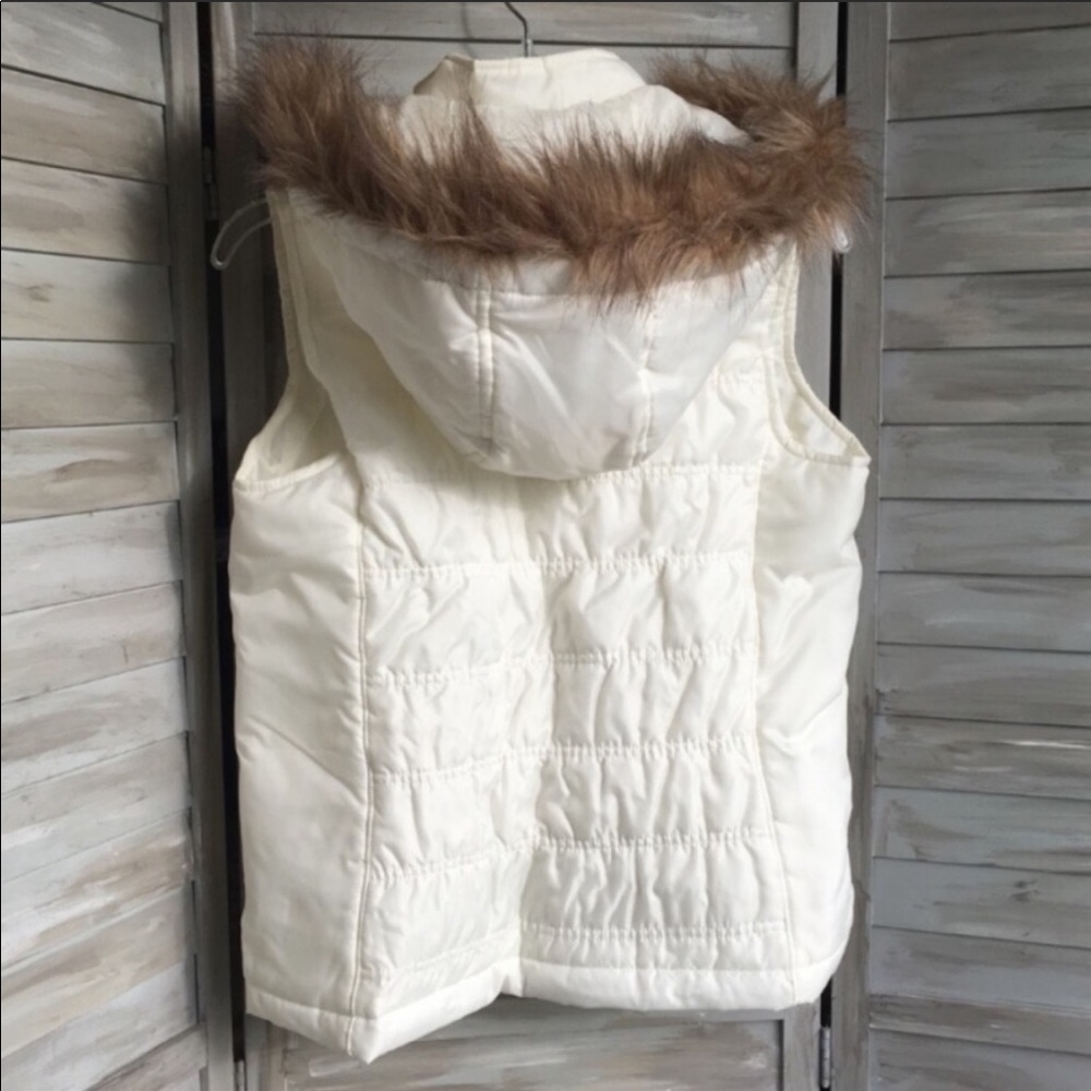 SO puffer vest off white hooded faux fur trim NWT size Juniors Medium - Picture 2 of 7